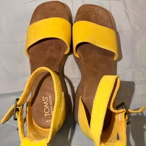 TOMS Shoes Womens Size 7.5 Yellow Suede Laila Cork Platform Sandals New